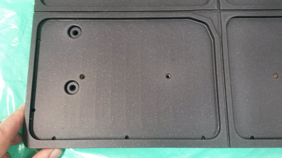 Profiled plate for traysealing equipment.